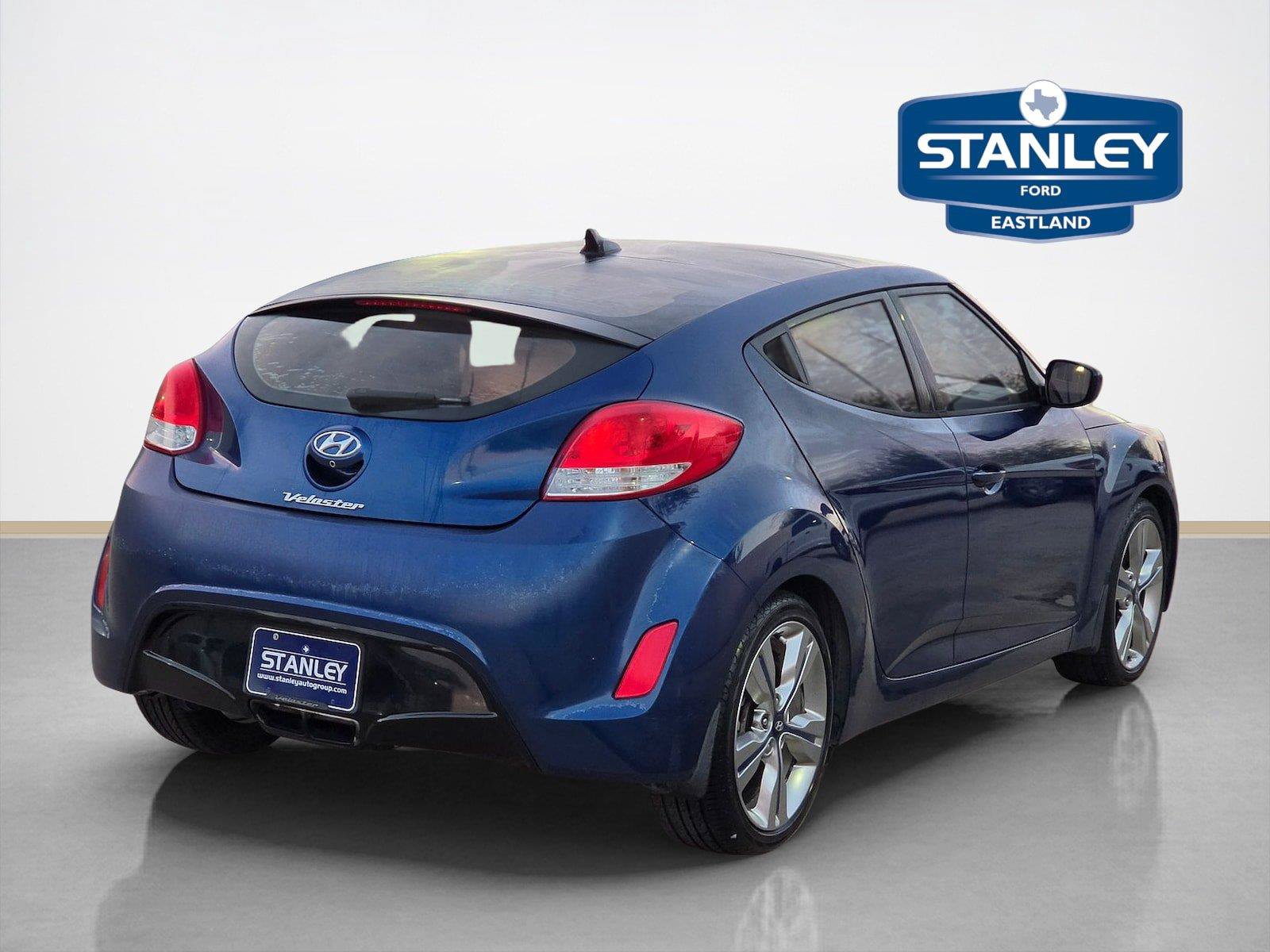 Used 2017 Hyundai Veloster Value Edition FWD image 9