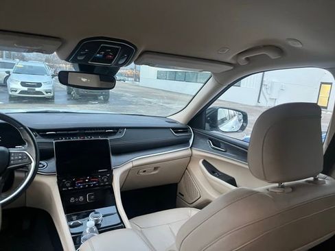 Used 2022 Jeep Grand Cherokee L Limited image 17