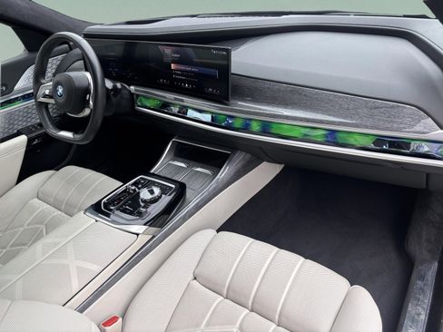 Certified 2024 BMW i7 xDrive60 image 23