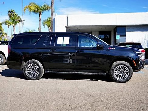 Used 2025 Chevrolet Suburban Z71 image 7