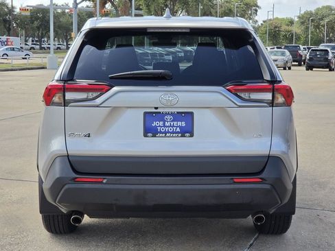 Used 2024 Toyota RAV4 LE FWD image 8