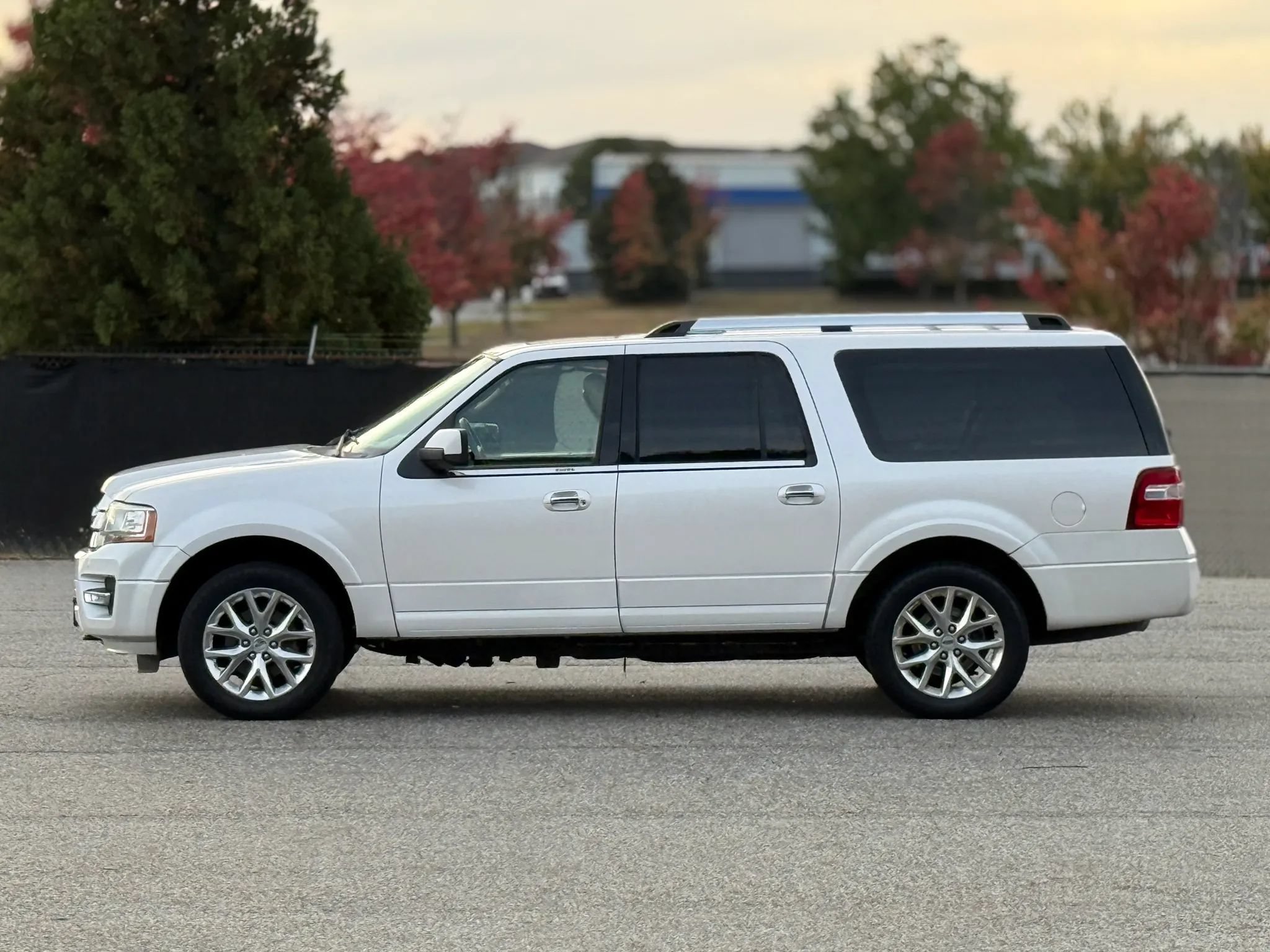 Used 2016 Ford Expedition EL Limited w/ Equipment Group 301A AWD/4WD image 8