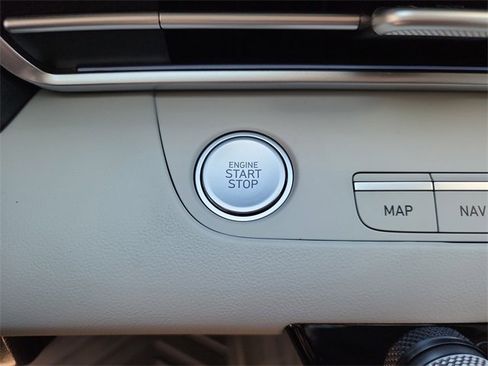 New 2025 Hyundai Elantra Limited image 30