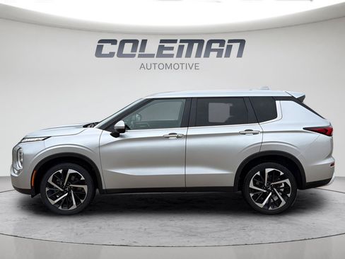 Used 2024 Mitsubishi Outlander SE FWD image 2