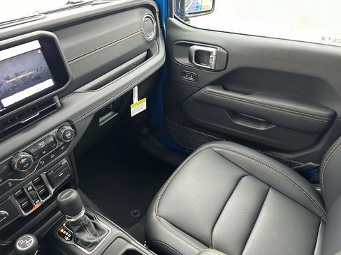 New 2026 Jeep Gladiator Sport AWD/4WD image 17