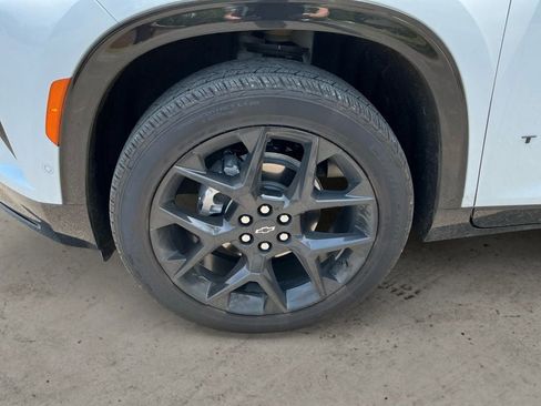 Used 2026 Chevrolet Traverse RS FWD image 14