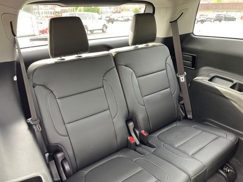 Used 2023 GMC Acadia SLT w/ Preferred Package FWD image 38