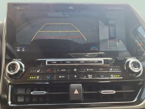 Used 2022 Toyota Highlander Limited AWD/4WD image 19