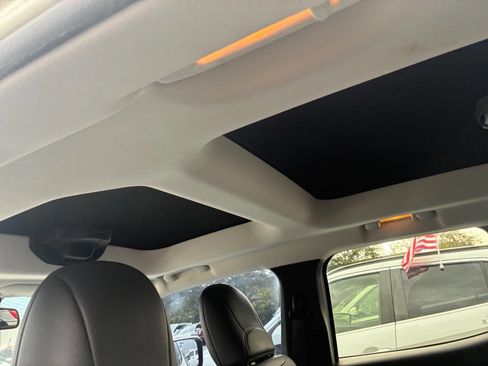 Used 2017 Jeep Renegade Limited image 8