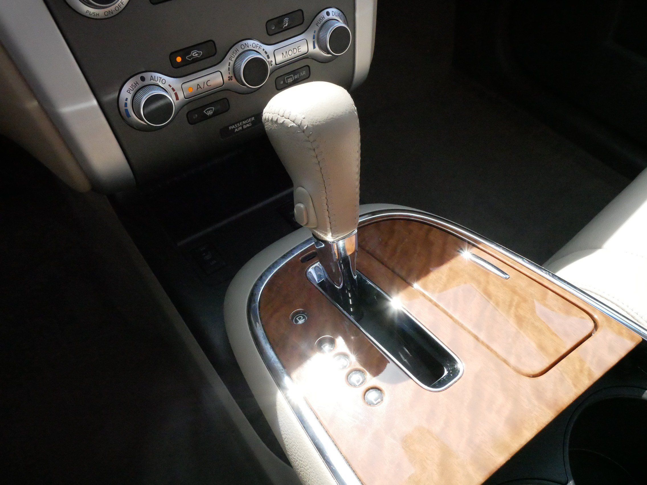 Used 2012 Nissan Murano LE w/ Platinum Pkg AWD/4WD image 25