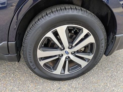 Used 2018 Subaru Outback 2.5i Limited AWD/4WD image 12