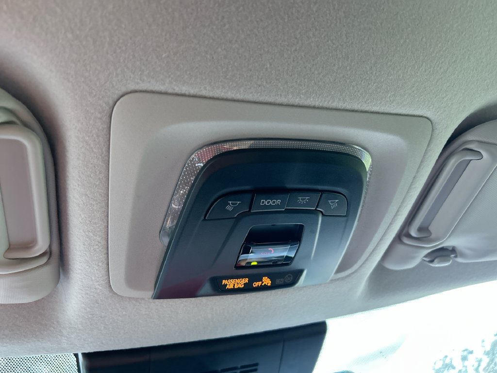 Certified 2025 Toyota Corolla Cross LE FWD image 27