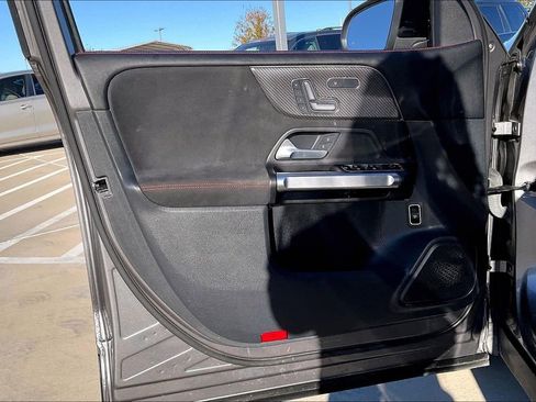 Used 2023 Mercedes-Benz GLB 250 image 22
