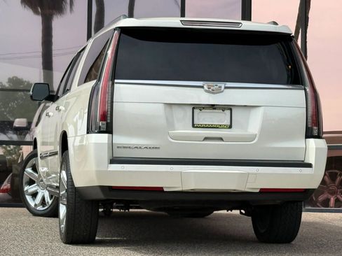 Used 2015 Cadillac Escalade ESV Premium AWD/4WD image 9