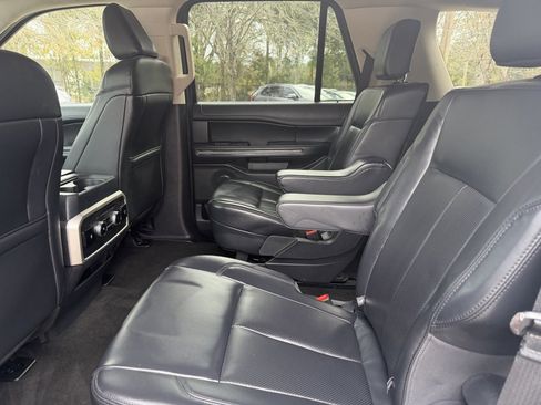 Used 2024 Ford Expedition XLT image 12