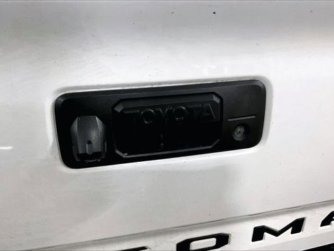 Used 2017 Toyota Tacoma SR5 w/ Tow Package image 31