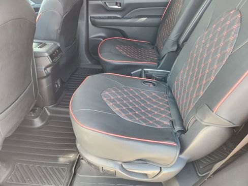 Used 2025 Toyota Grand Highlander AWD image 33