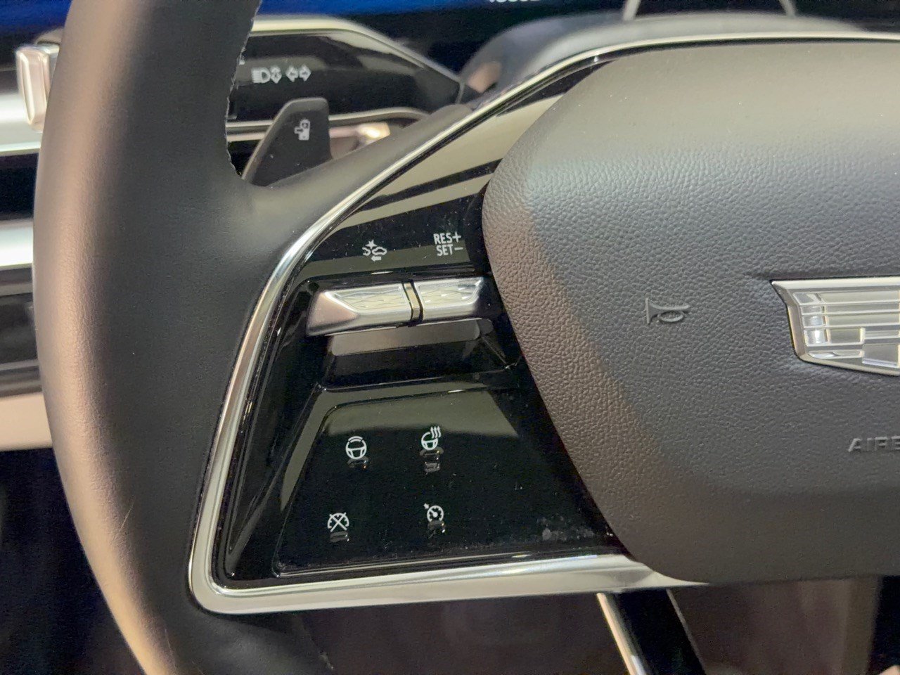 Used 2024 Cadillac Lyriq Luxury RWD image 18