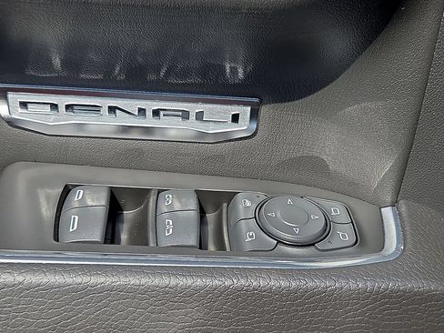 Used 2023 GMC Sierra 1500 Denali w/ Technology Package AWD/4WD image 15