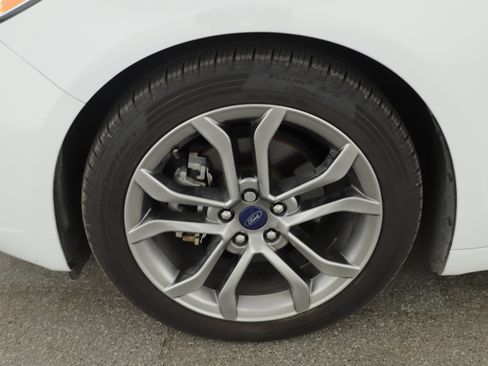 Used 2019 Ford Fusion Titanium image 4