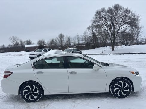 Used 2016 Honda Accord EX image 2
