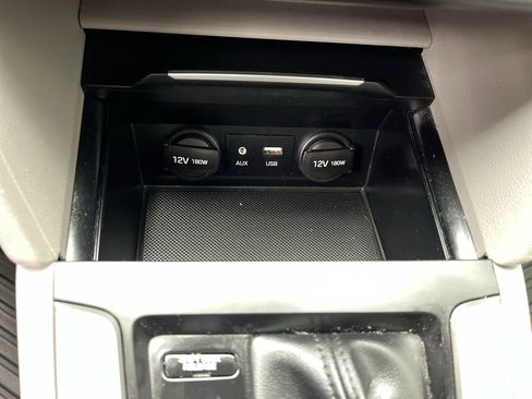Used 2017 Hyundai Elantra SE FWD image 17