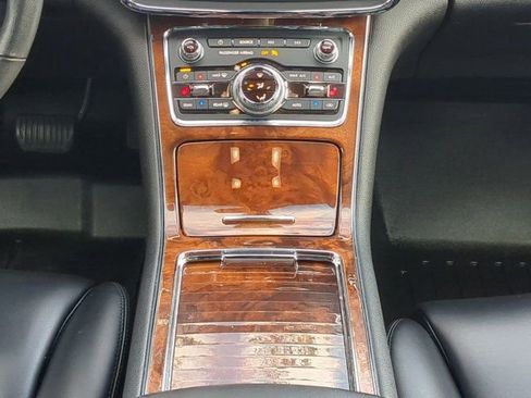 Used 2019 Lincoln Continental Premiere image 18