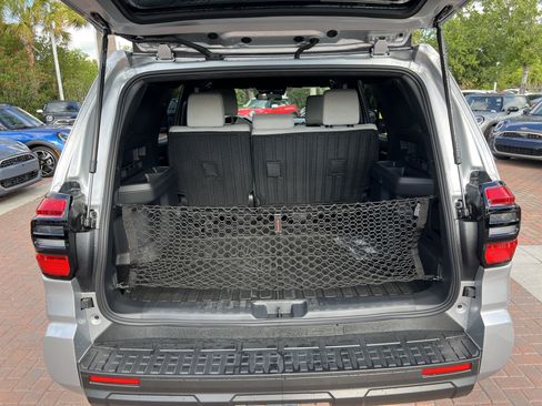 Used 2025 Toyota 4Runner SR5 AWD/4WD image 30