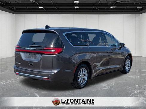 Certified 2023 Chrysler Pacifica Touring-L FWD image 5