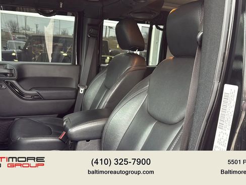 Used 2014 Jeep Wrangler Unlimited Sahara image 22