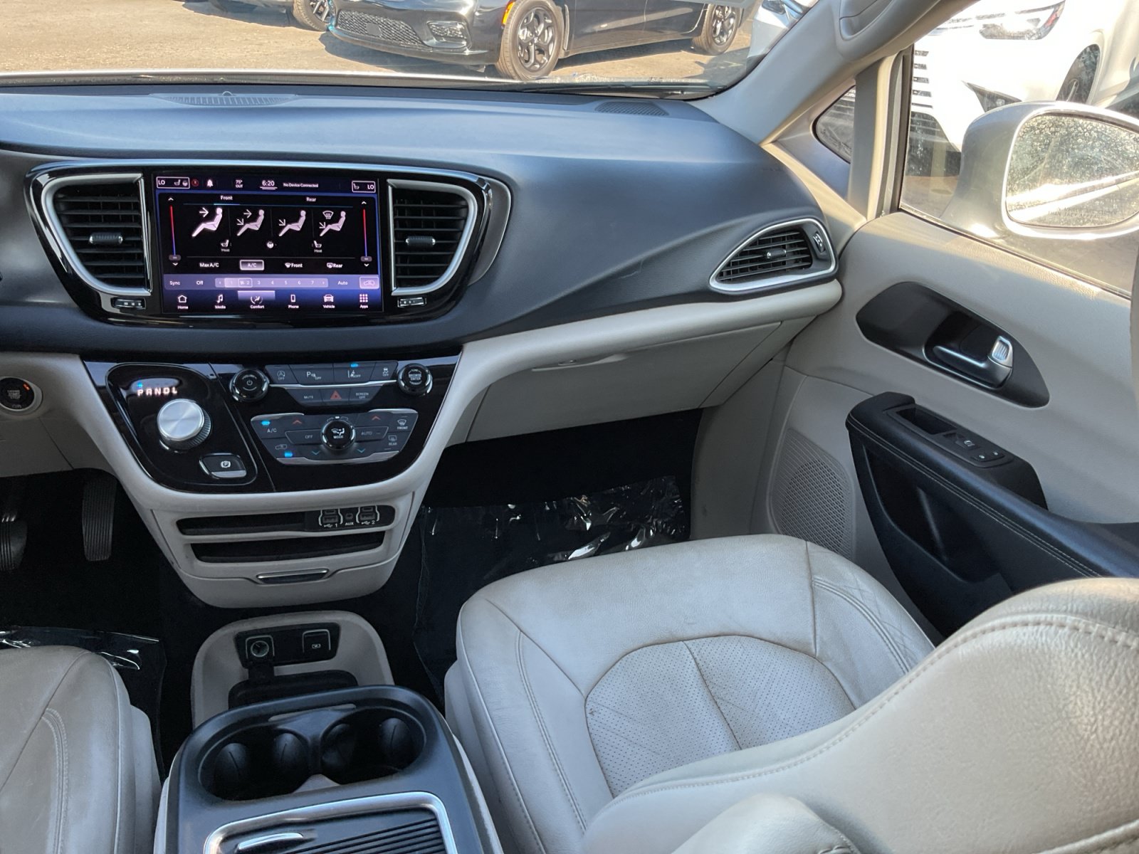 Used 2021 Chrysler Pacifica Touring-L FWD image 16