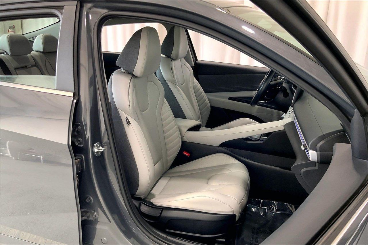 Used 2024 Hyundai Elantra Limited FWD image 6