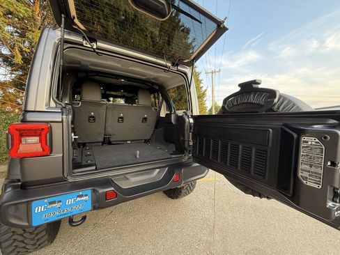 Used 2025 Jeep Wrangler Unlimited Sahara image 22