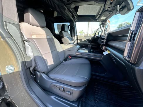 Used 2025 GMC Hummer EV 3X w/ LPO, Cargo Utility Package image 29