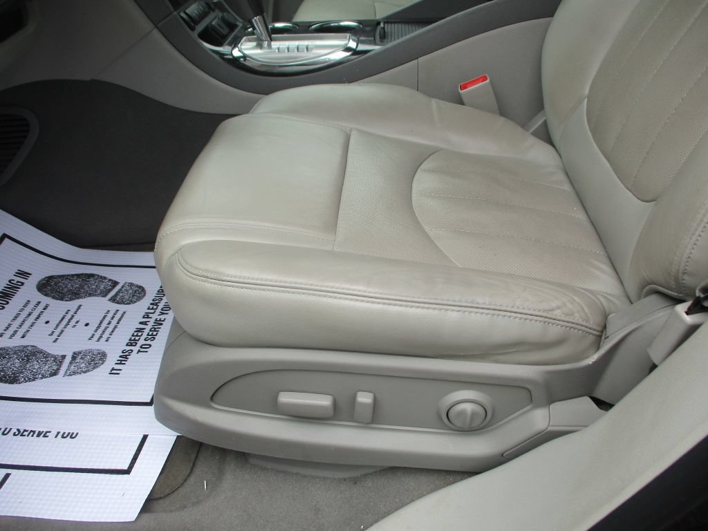 Used 2017 Buick Enclave Leather FWD image 12