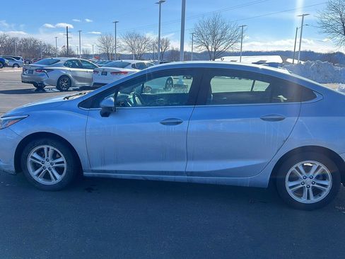 Used 2017 Chevrolet Cruze LT image 10