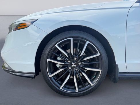 Used 2023 Honda Accord Touring image 9