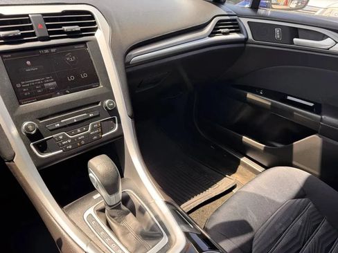 Used 2016 Ford Fusion SE FWD image 11
