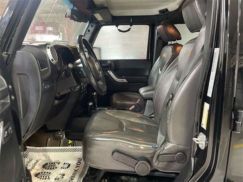 Used 2015 Jeep Wrangler Unlimited Rubicon w/ Connectivity Group image 11