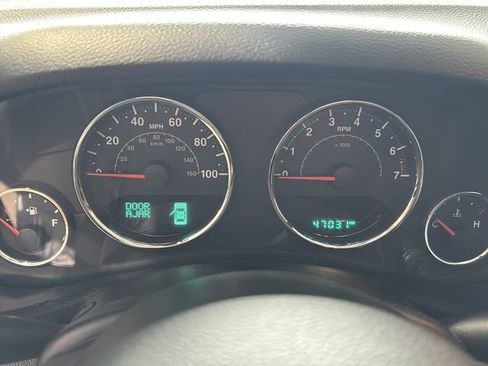 Used 2016 Jeep Wrangler Sahara w/ Connectivity Group AWD/4WD image 17