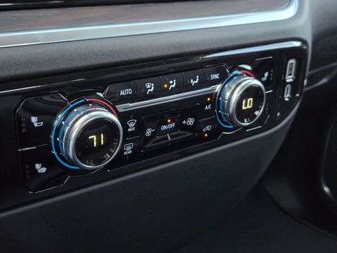 Used 2026 GMC Sierra 1500 SLT image 19