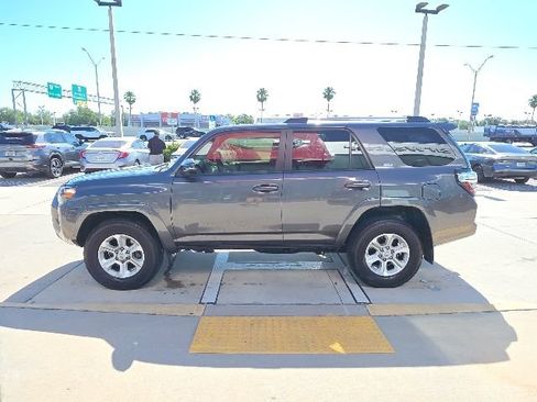 Used 2022 Toyota 4Runner SR5 Premium w/ Moonroof Package AWD/4WD image 7