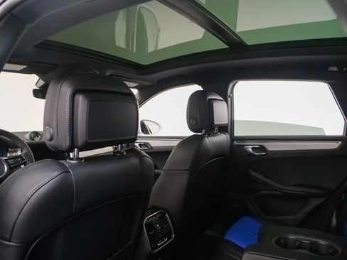 Used 2025 Porsche Macan image 45