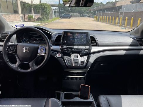 Used 2024 Honda Odyssey Touring image 12