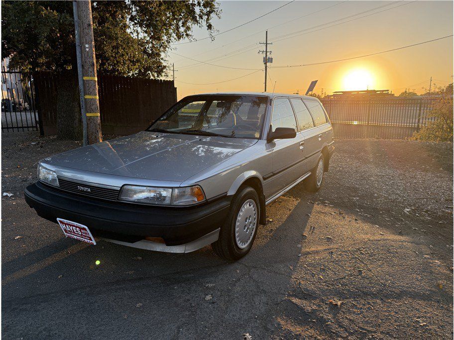 Used 1989 Toyota Camry Deluxe FWD image 1