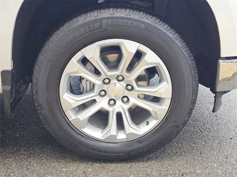 Used 2022 Chevrolet Silverado 1500 LTZ image 9