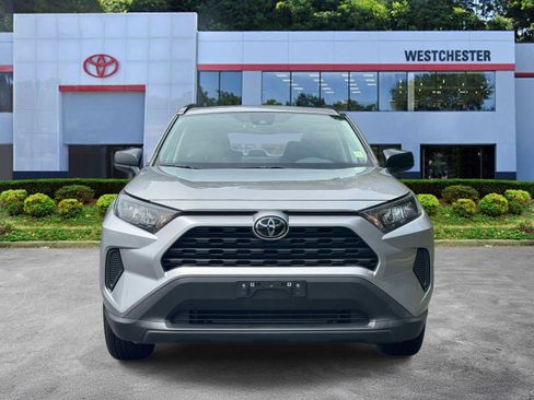 Used 2021 Toyota RAV4 LE AWD/4WD image 2