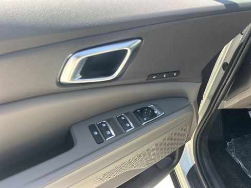 New 2026 Kia Carnival EX FWD image 14