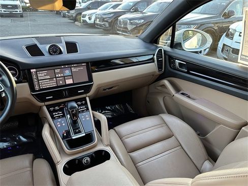 Used 2021 Porsche Cayenne Coupe image 17