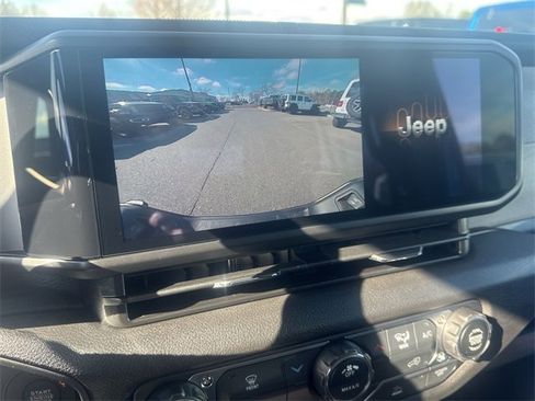 New 2025 Jeep Gladiator Sport image 22